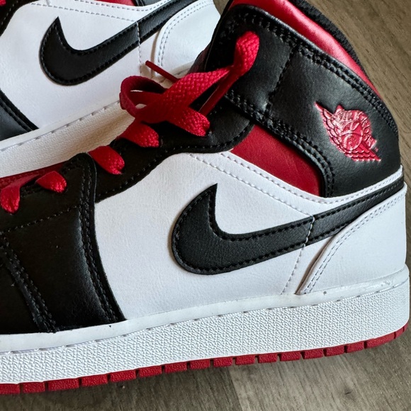 Air Jordan Mid 1 - Picture 15 of 16